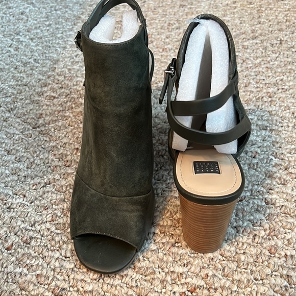 Shoes - Picture 3 of 6